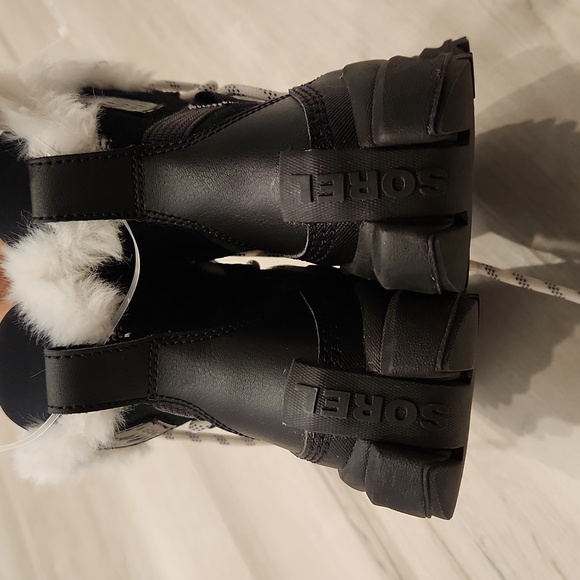 SOREL Ona Rmx Glacy Faux Fur Waterproof bootie in black size US 6.5 - Picture 14 of 17